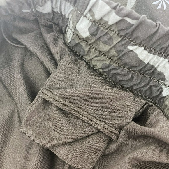 ⭐ Athleta Mesh Racer Run Short Camo Olive Size S - Picture 12 of 15